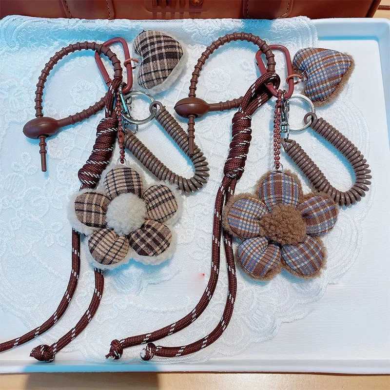 Flower Keychain Retro British Style Fabric Plaid Car Keychain Maillard Color Bag Pendant Decor BirtHDay Anniversary Gift J251121