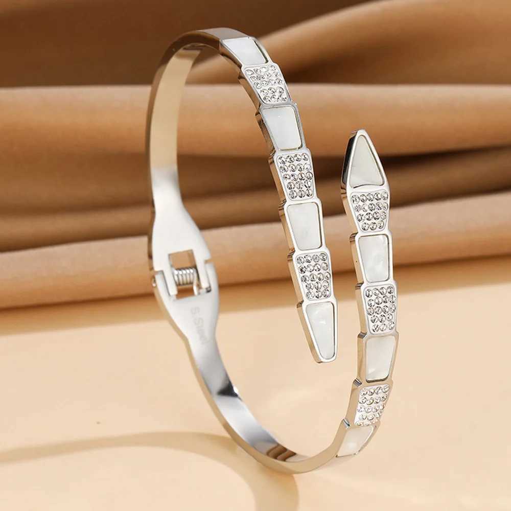Highend luxury snake bracelet rhinestone shell snake head bracelet goldplated womens bracelet free shipping J251021