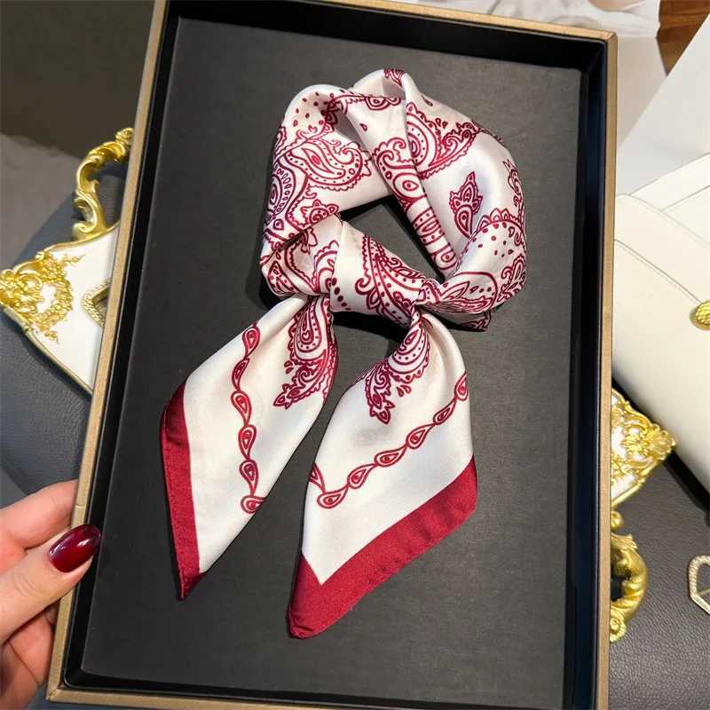 Luxury Paisy Print Square Scarf Soft Satin Scarf Neckerchi Popar Scarves Band Suit Scarf Tie Neck BagW251021