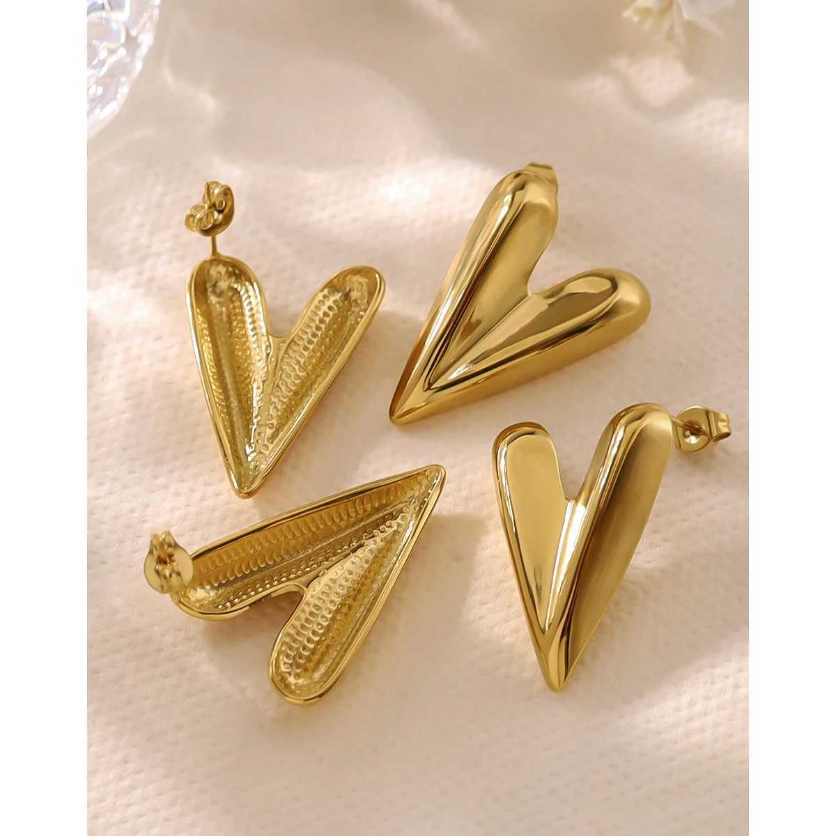 YACHAN 18K Gold Plated Stainless Steel Heart Drop Earrings for Women Vintage Dangle Earring Trendy Waterproof Jewelry J251021