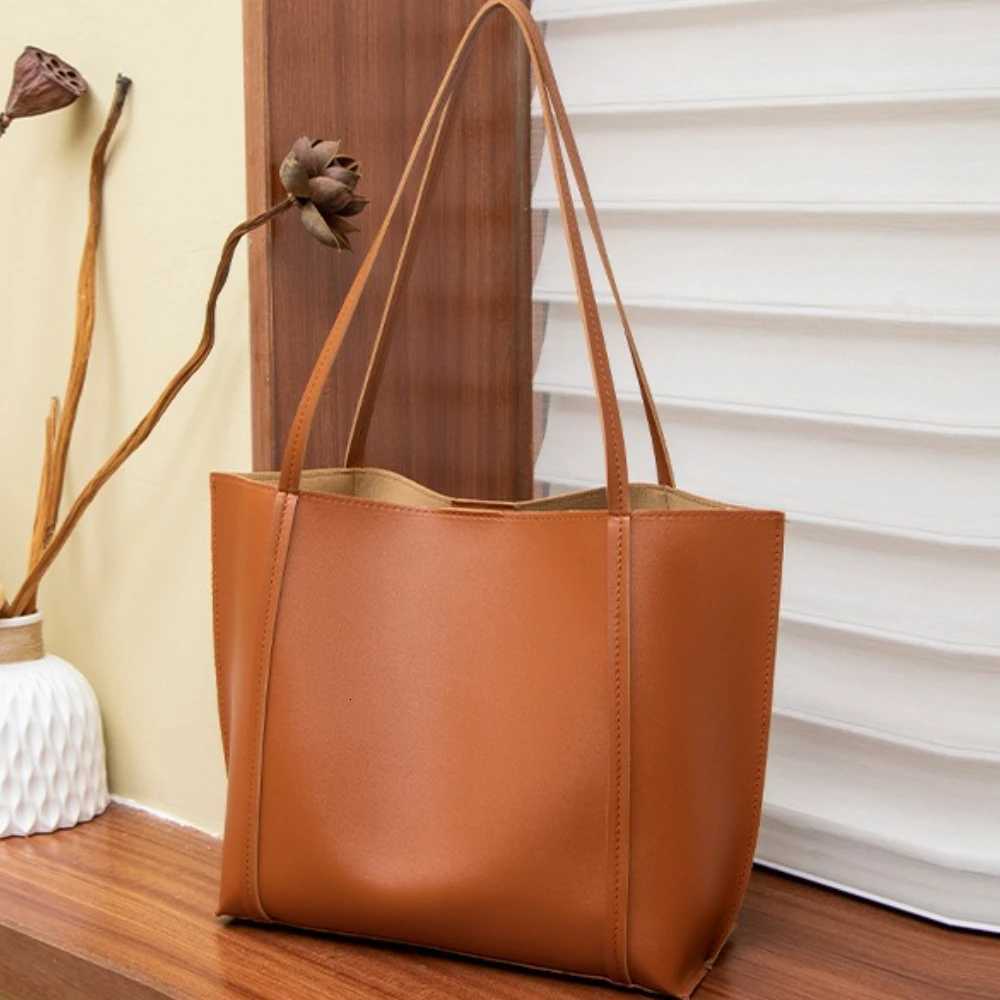 New Simple and Largecapacity Fashion Shoulder Womens Bag Solid Color Minimalist Style Fashion Tote Bag Travel Light HandbagsXJ251021