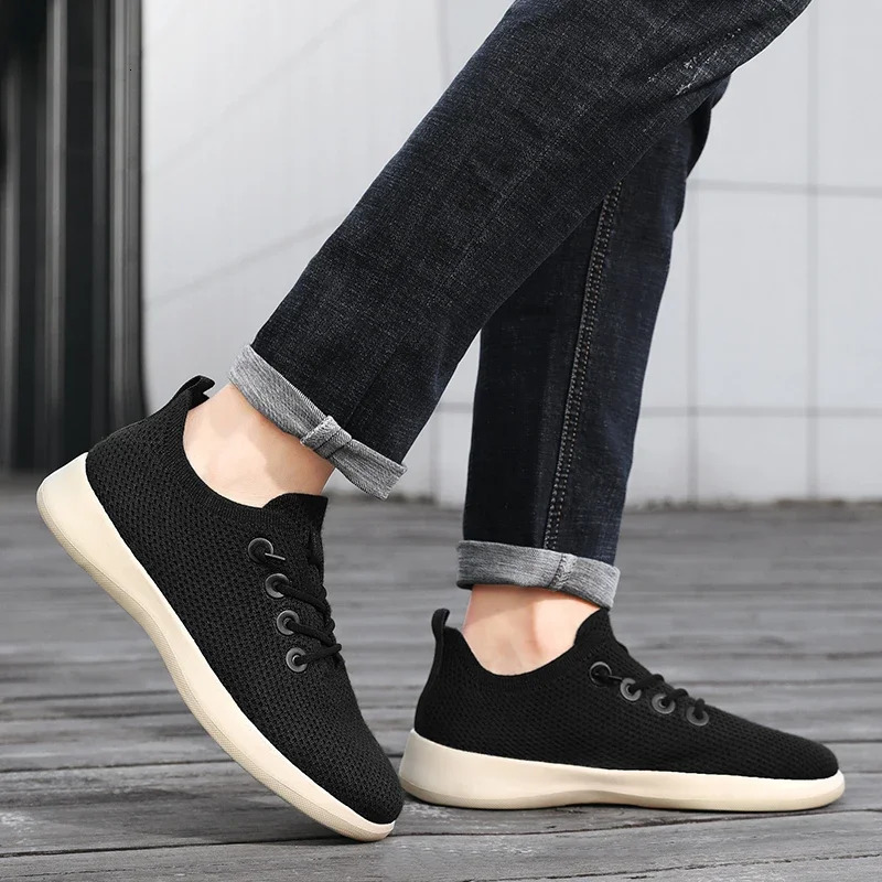 Mens Sneakers Lightweight Summer Mesh Breathable Sports Socks Comfortable Outdoor Flat Big Size Running Sneakers For Women 251017