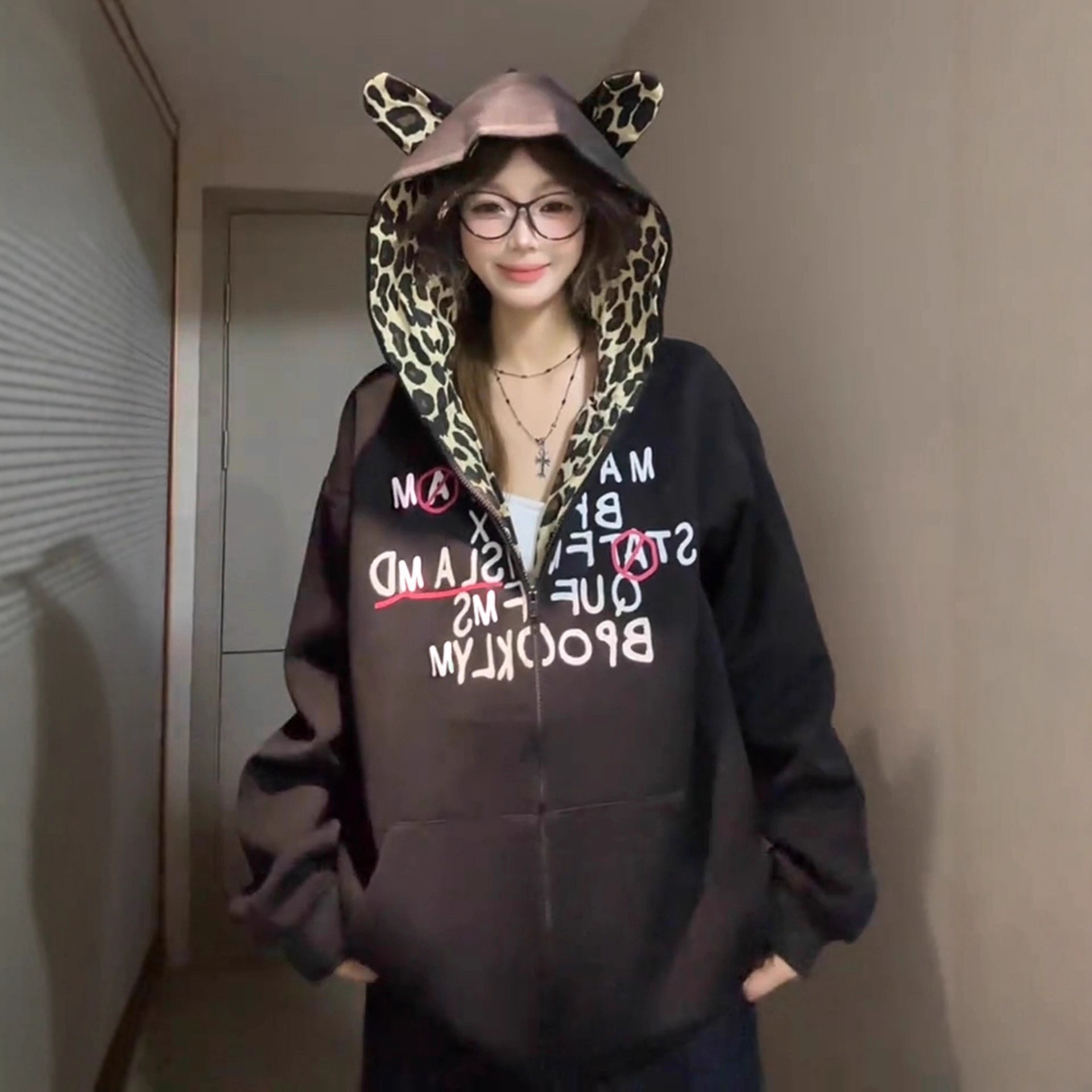 2025 American retro leopard print earrings hooded sweatshirt couple designer pants loose design sense autumn and winter new cardigan jacket autumn