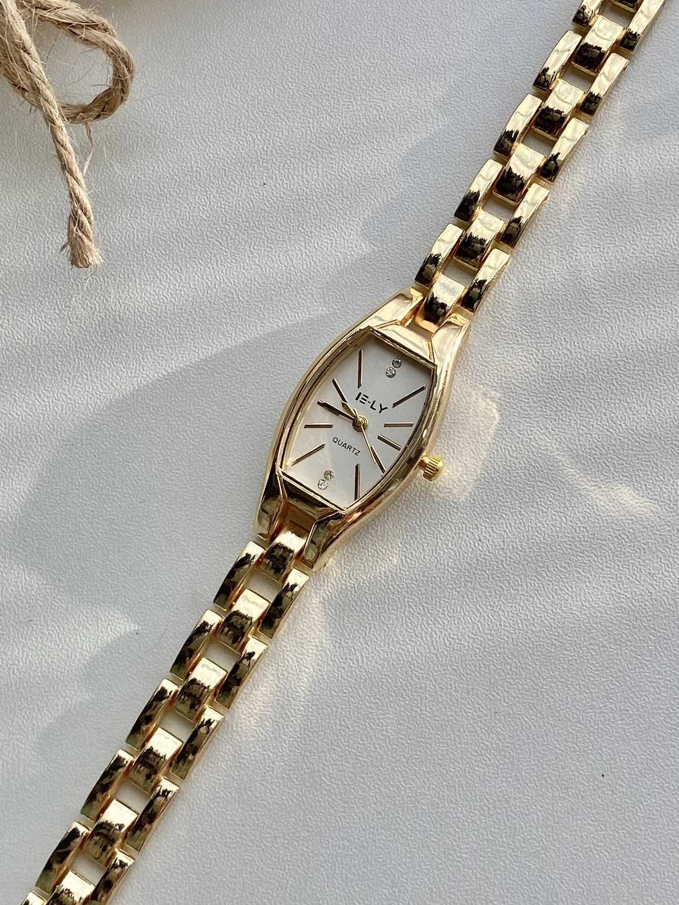 Luxury Oval Diamond Inlaid Bracelet Wrist Female Fashion Quartz Clock esXJ251021