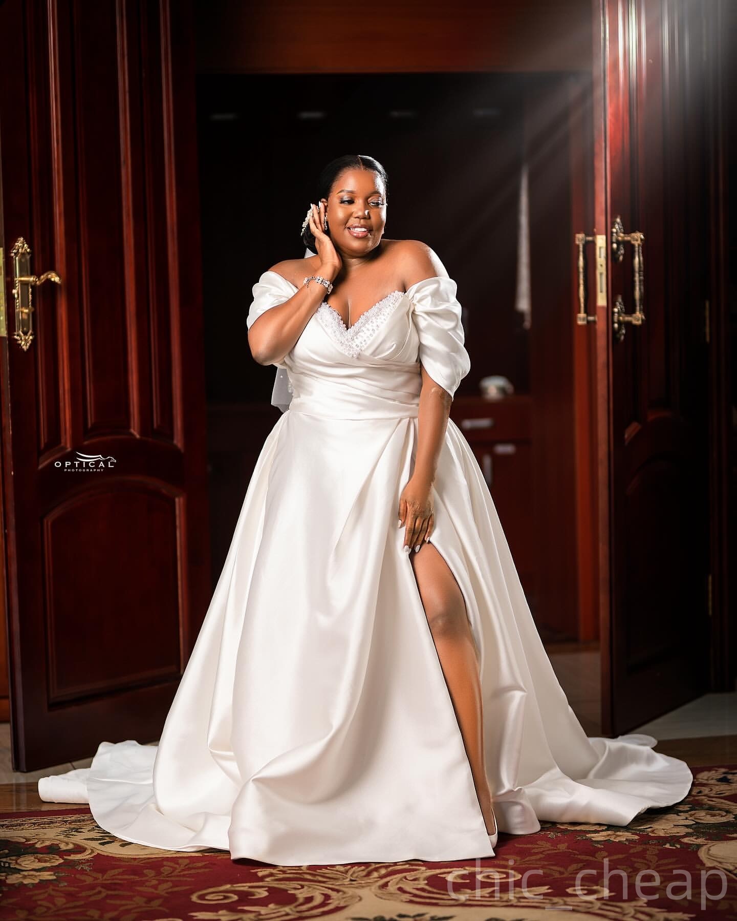 2025 Aso Ebi Plus Size Ivory A-line Mermaid Wedding Dress Pearls Satin High Split Sweetheart Vintage Bridal Gowns Dresses robe de mariee ZHJ044