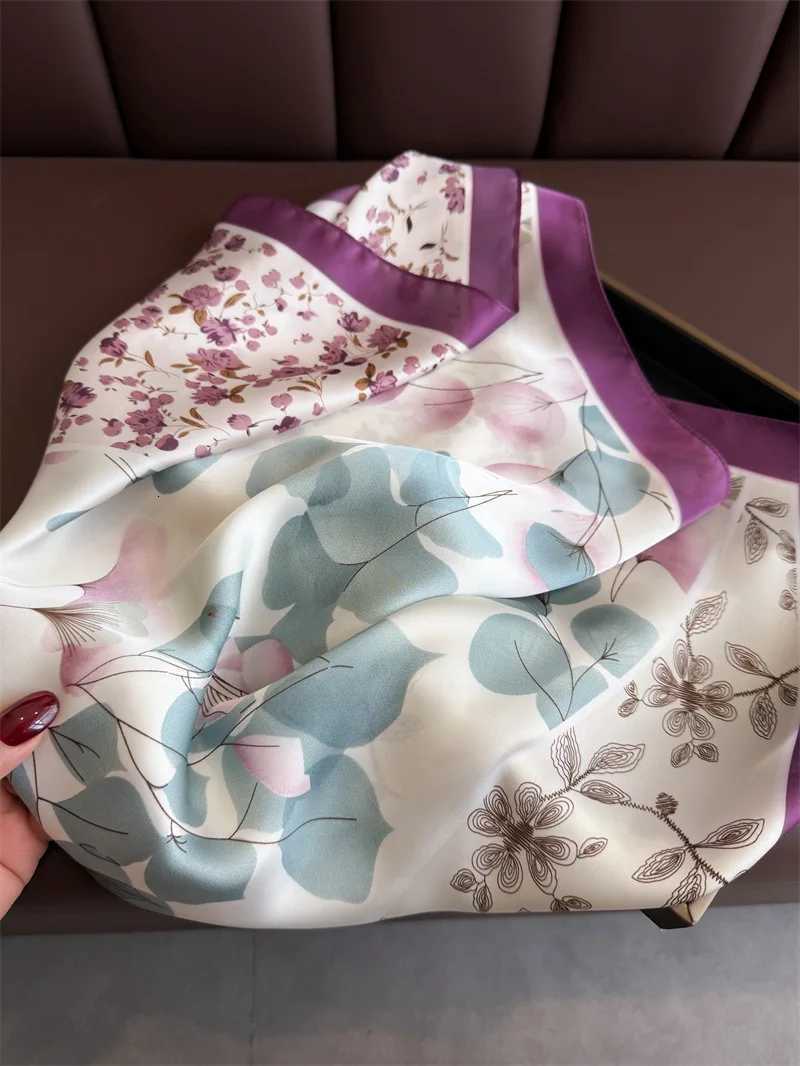 Luxury Floral Print Fa Satin Neck Scarf Square Hair Scarves Foard Band Shawls Wraps Neckerchi Bandana WenW251021