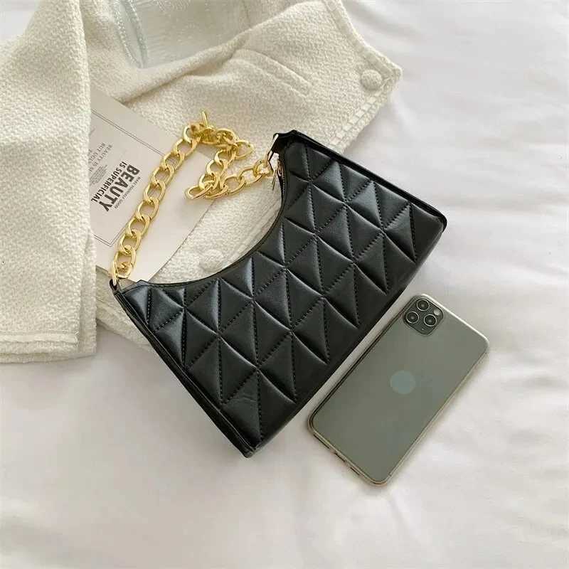 Womens Advanced Underarm Bag New Trend Allmatch Shoulder Hobo Bag Chain Handbag Female Fashion Plaid Shopping BagXJ251021