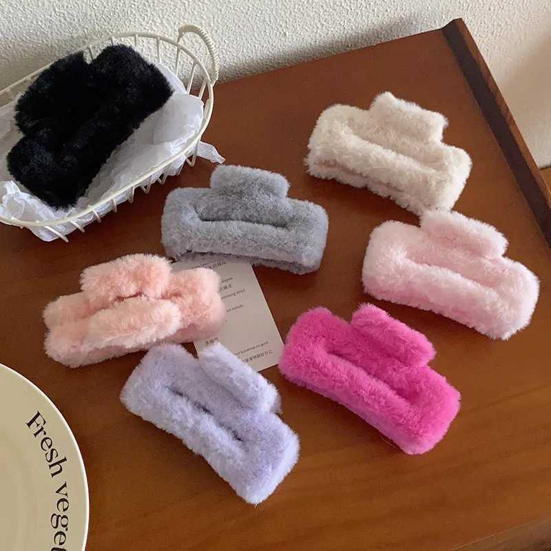 105cm Plush Square Hair Claw Clip Womens Korean Simple Versatile Grab Clip Fashion Shark Clip Girl Hair AccessoriesW254021