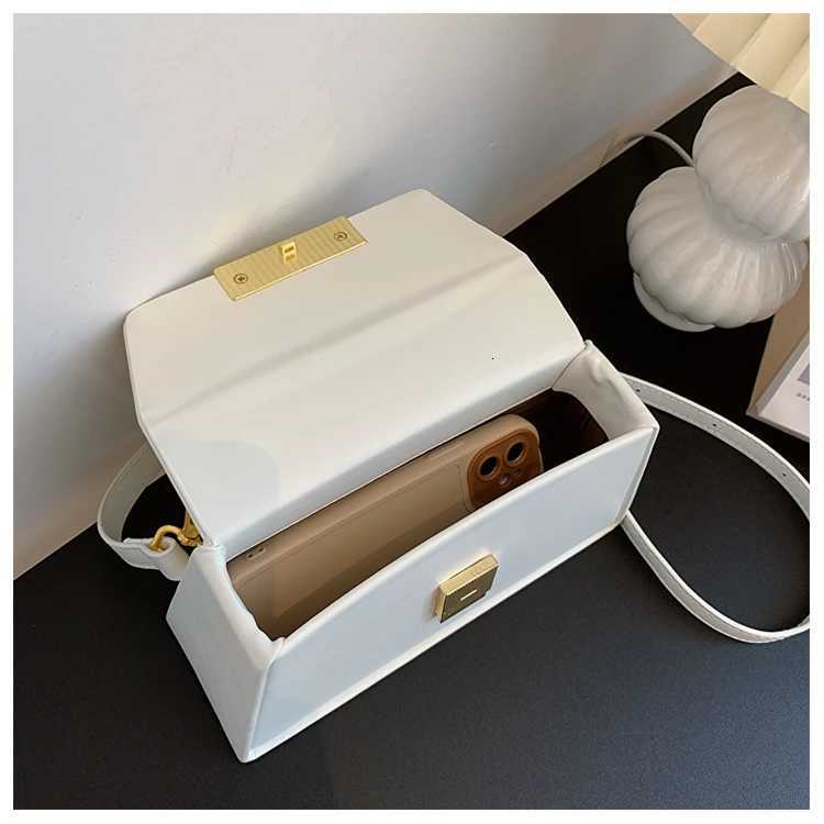 Luxury Brand Womens Messenger Bag WaterResistant Leather Adjustable Crossbody Shoulder Strap Designer Ladies Handbag Z251018