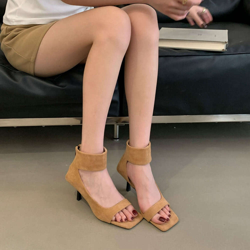 Sheepskin Version Elegant Square Toe Thin Heel One-Strap Open-Toe for Women with Skirt Back Designer Shoe Zipper Roman Sandals