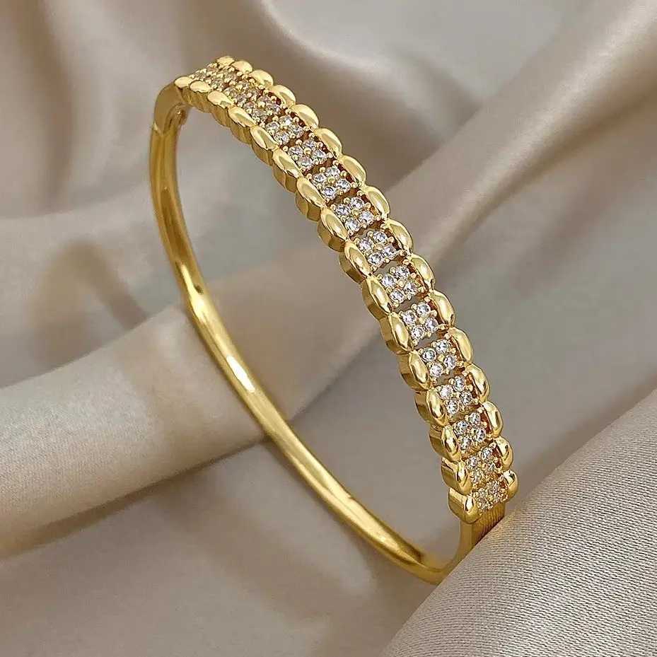 Luxury Multilayer Micro Inlaid Zircon Cuff Bracelet for Women Elegant Gold Plated Copper Stacked Bracelets Fashion Jewelry J251021