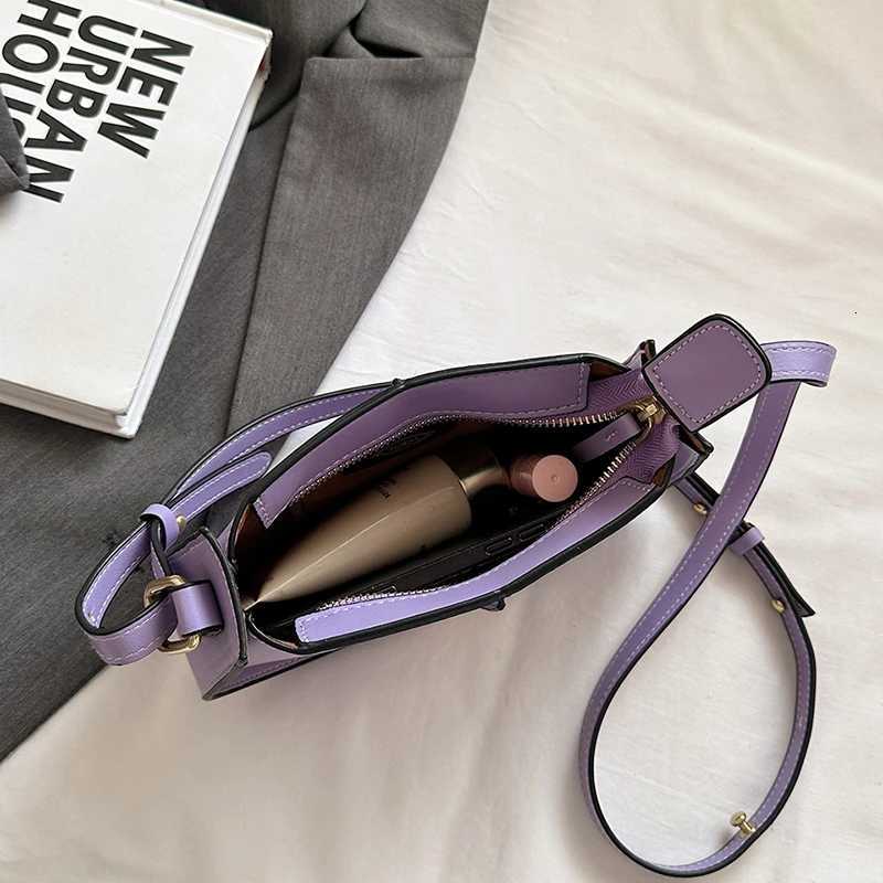 Premium Cowhide Leather Tote Bag for Women Spacious Work Handbag Ladies WaterResistant Office Bag with Lock Z251018