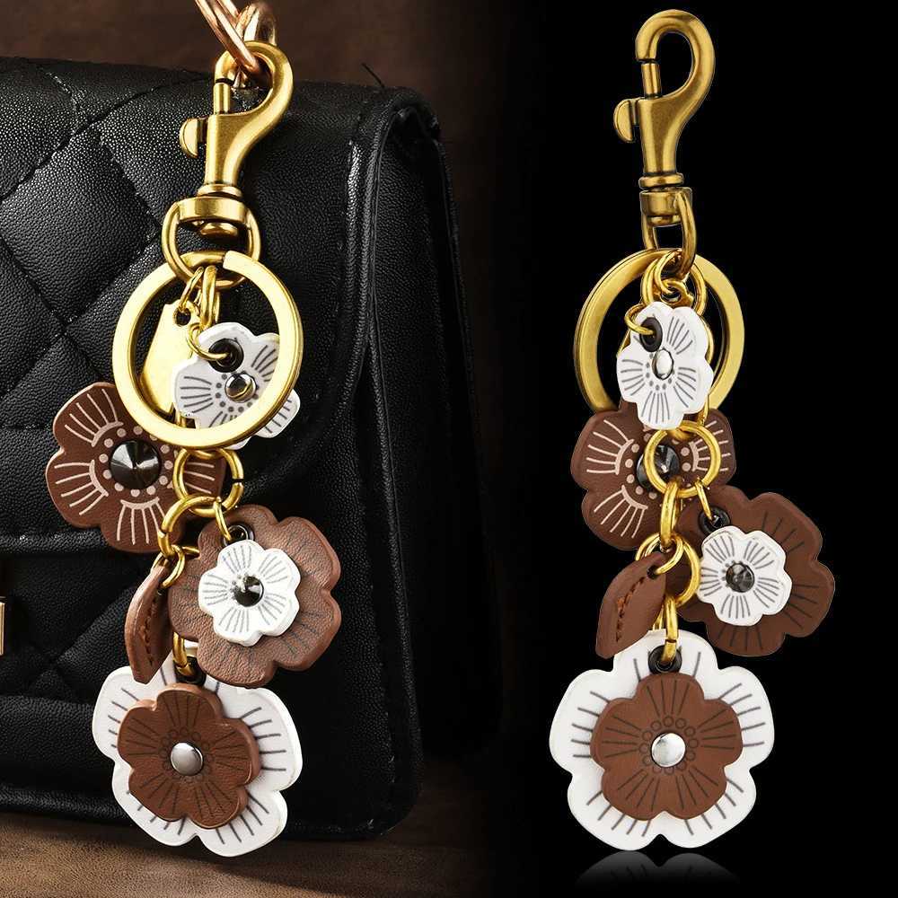 Charm Flower Keychain Many Plum Bossom Leather Pendants Keyring for Women Girls Bag Backpack Key Chian Accessories Gifts W251021