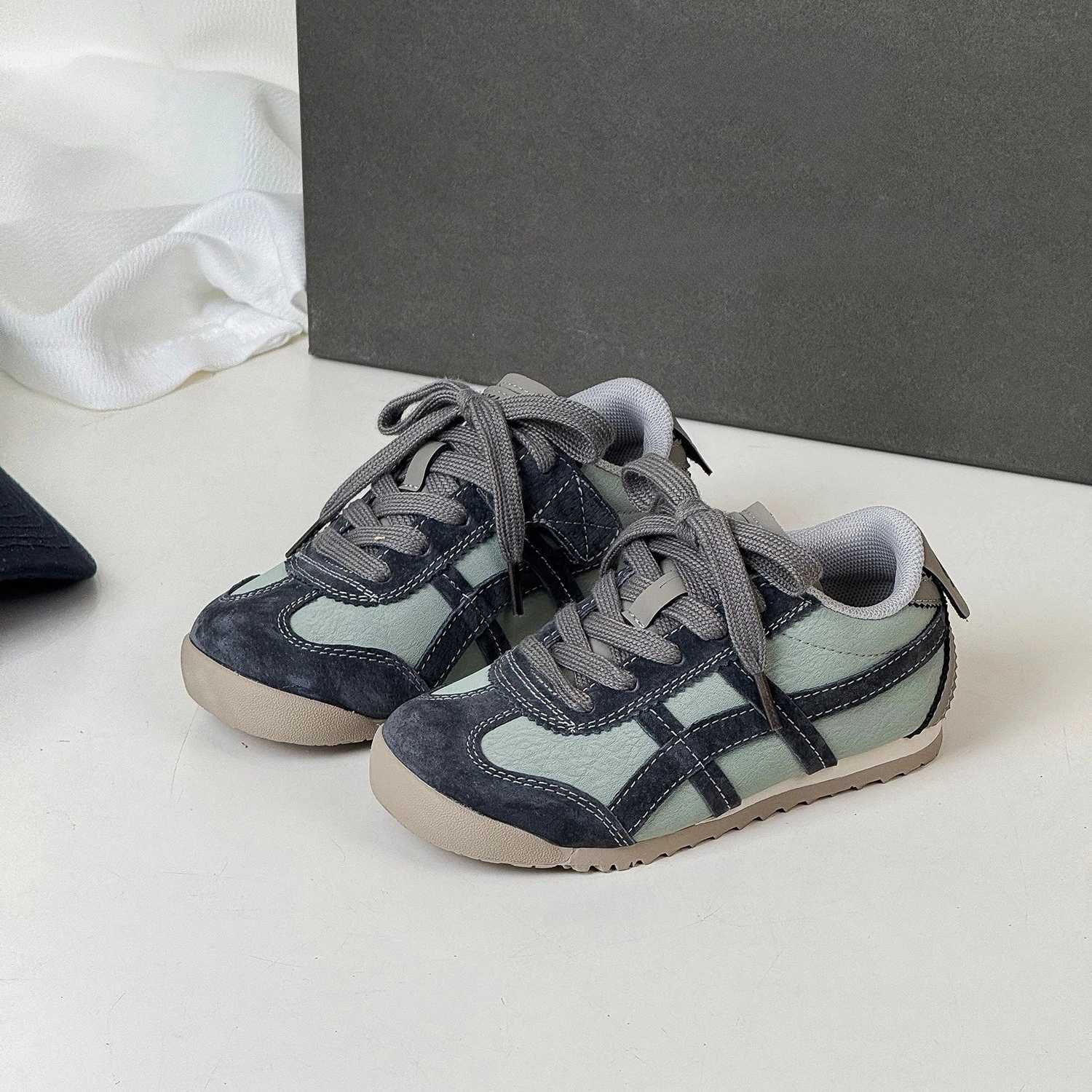 Luxury Boys/Girls Kid's Fall Athletic Footwear with Secure Fit: Slim Sole Comfortable Walking Trainers