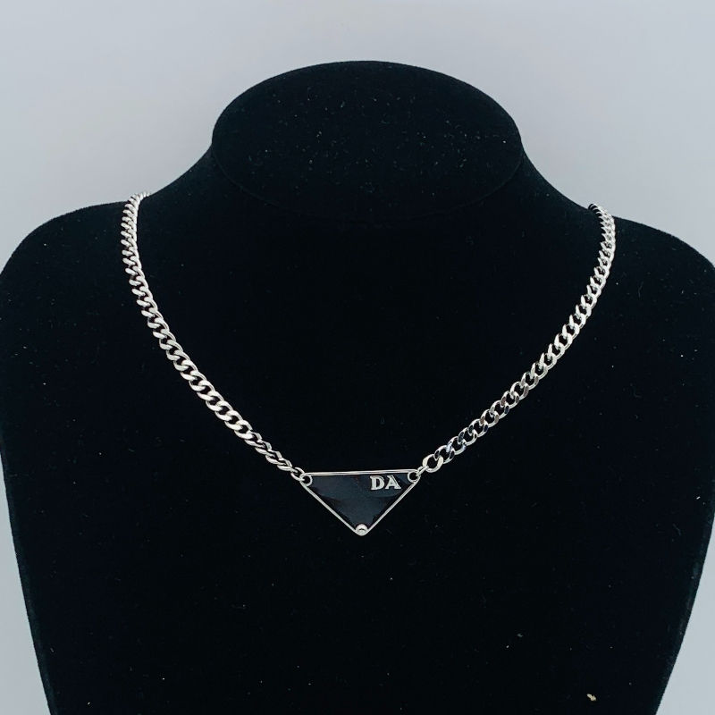 Designer Necklace Classic Triangle Pendant Sweater Chain Brand Luxury Jewelry Necklace for Men and Women Letter Design High Quality Couple's Holiday Gift