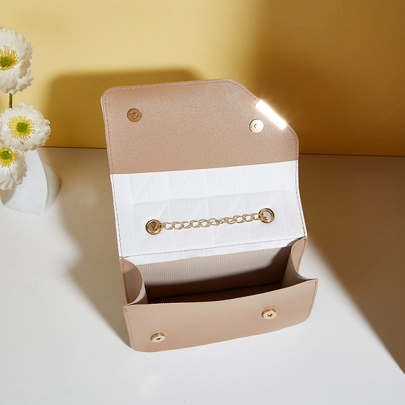 Embossed women's bag 2025new bag, simple and fashionable shoulder bag, classic foreign trade small square bag, Korean version chain bag