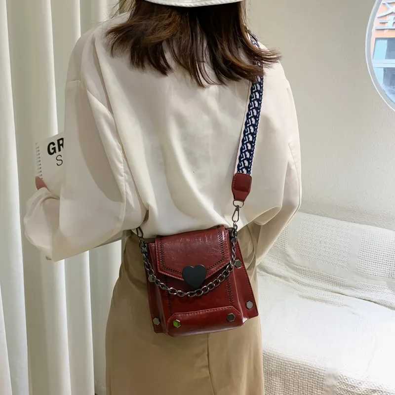 New Womens Crossbody Bag Versatile Simple Stylish Soft Single Shoulder Bag with Mobile Phone Pocket And Artificial Leather Lini Z251018