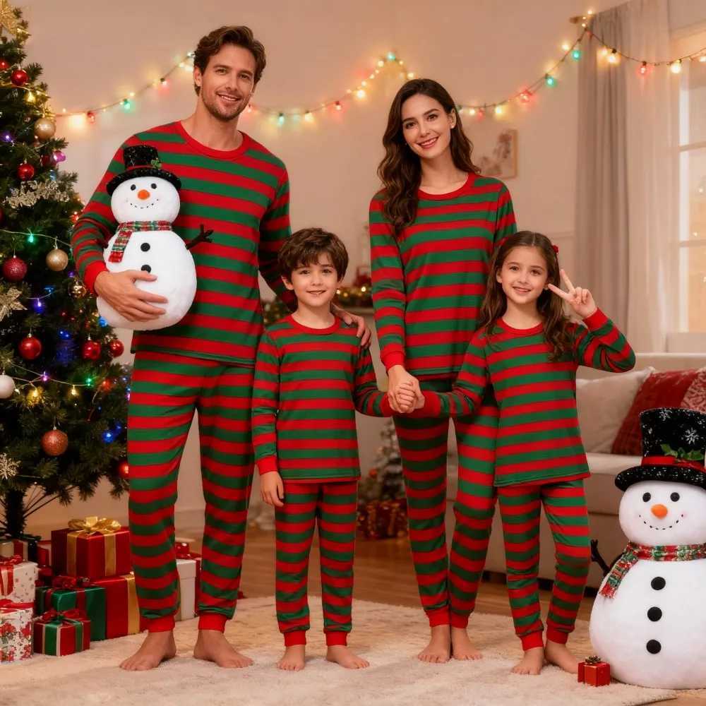 2025 New Family Mathcing Pajamas 2pcs 100 Cotton Sleepwear Suits Men Women Children Casual Comfortable Pyjama Striped Xmas Look L251021YWE3