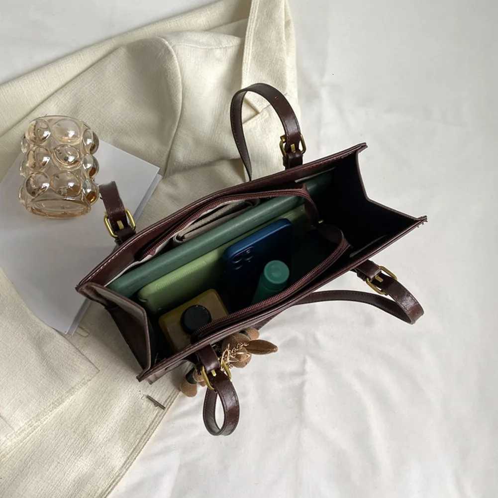 Womens Retro Handbag With Pendant Tote Handbag Large Capacity Fashion Shoulder Bag Ladies Travel Handbag Solid Color Bag Z251018