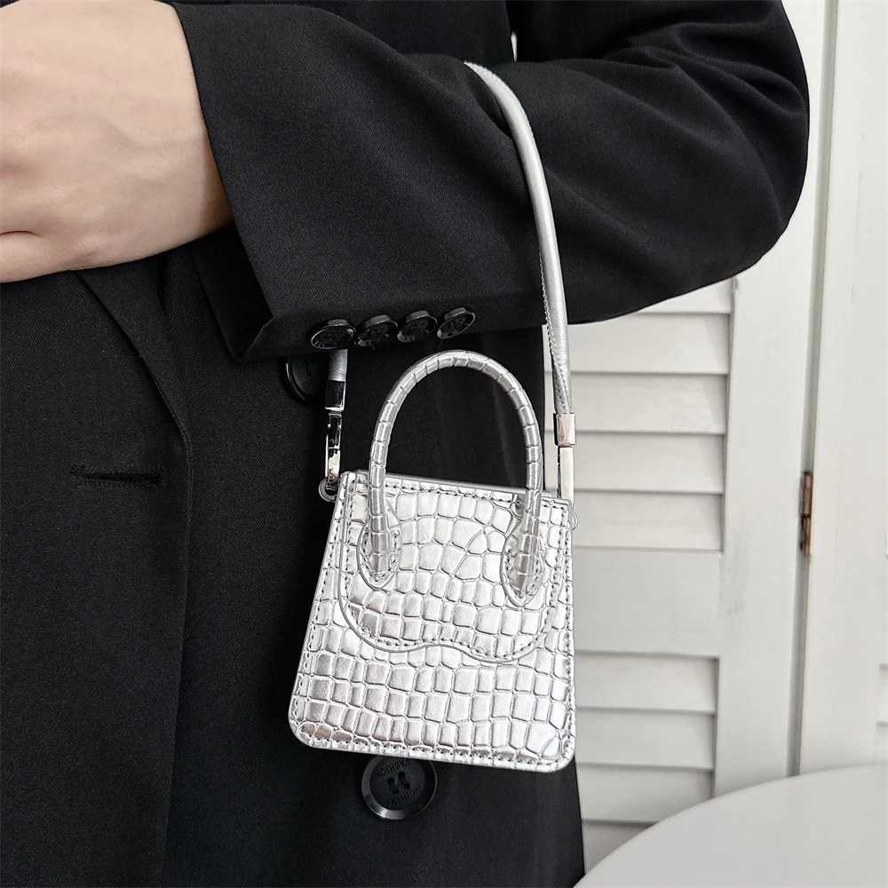 Crocodile Leather Handbag Phone Case for Galaxy Z Flip 6 5 Glossy Solid Wrist Hand Strap Shockproof Protection Cover J251114