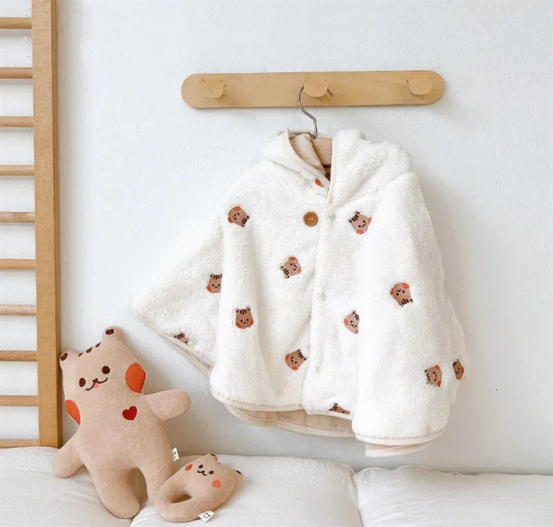 Winter Baby Hooded Cloak Girl Coat Infant Outfit Windproof Coral Velvet Blankets for born Embroidered Clothes 251018