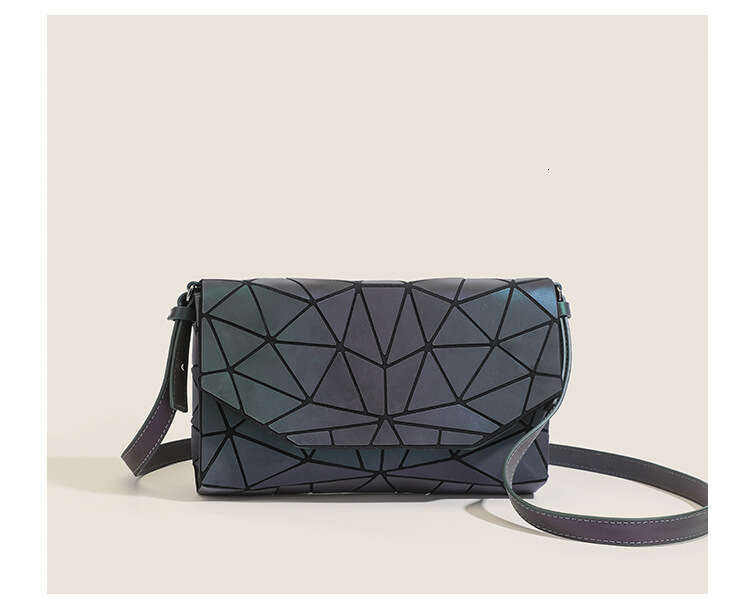Envelope Luminous Triangle Piece Single Shoulder 2025 New Fashion Versatile Geometric Niche Design Small Square Bag