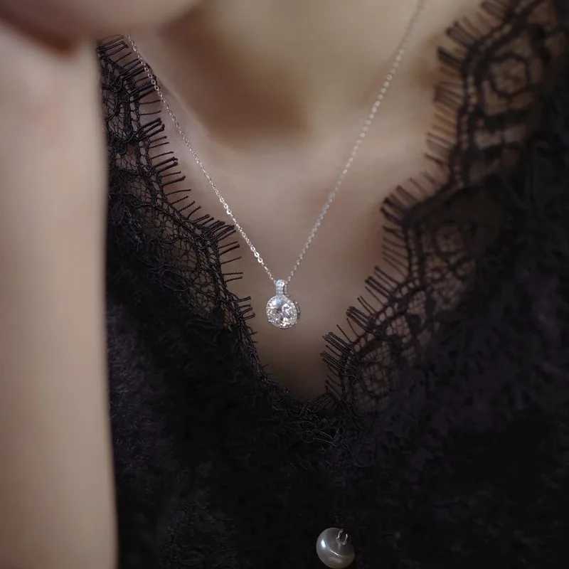 Luxurious Sterling Silver Round Zircon Pendant Necklace for Women Girls Collarbone Chain Dinner Party Jewelry Accessories Gifts D251021