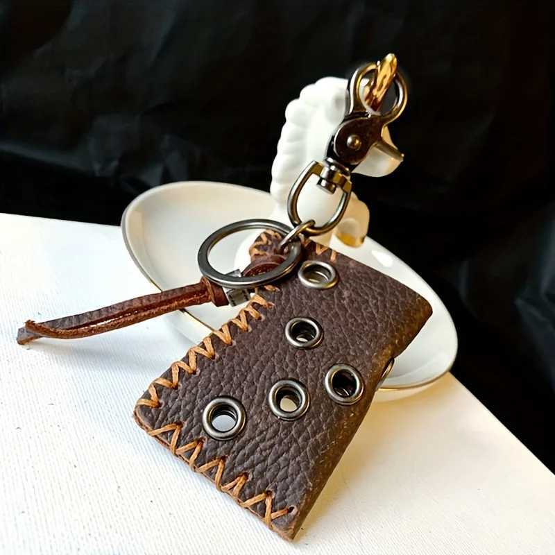 1pc Retro Handmade Soft Cowhide Lighter Leather Case Design Keychain for Men Mens Storage Key Chain W251021