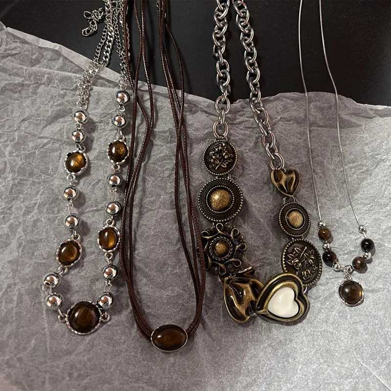 Vintage Leather Brown Stone Pendant Necklace Stacking Choker Temperament Clavicle Chain for Women Autumn Winter Necklace XJ250717