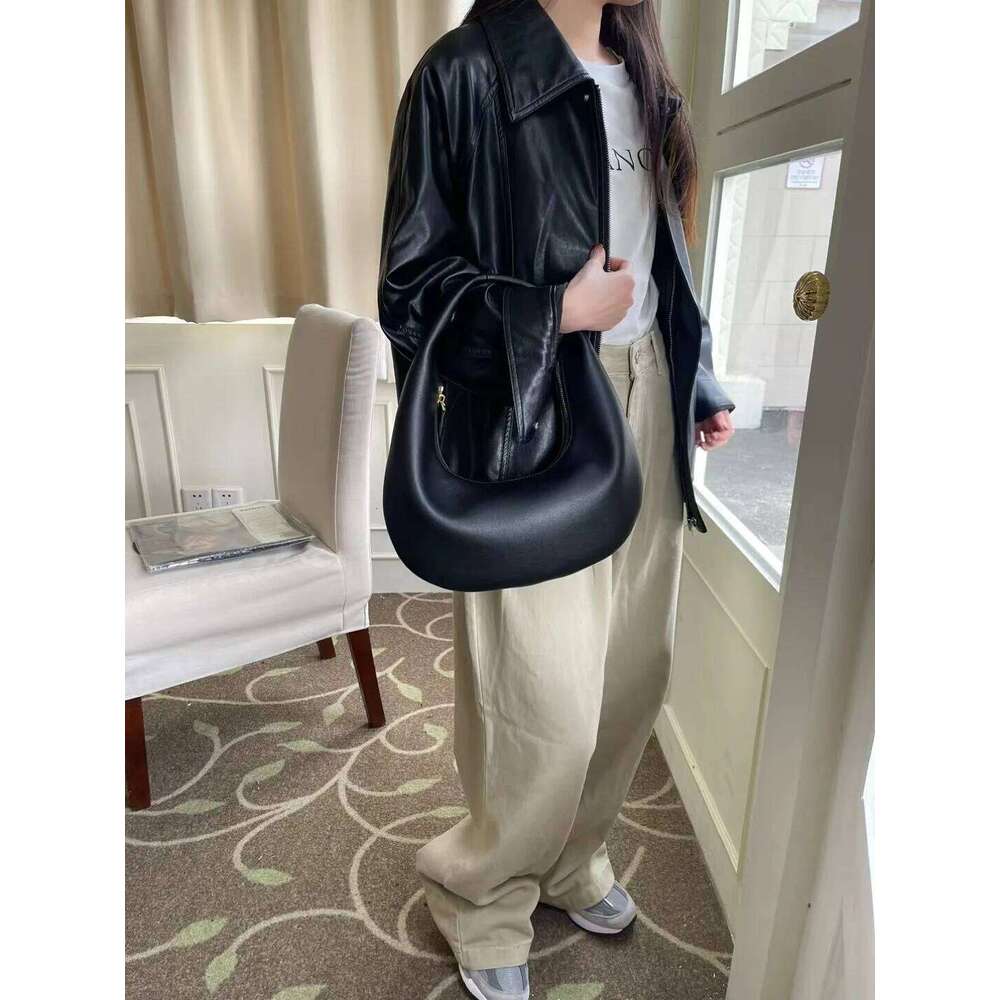 Spring And Autumn High Quality Leather Dumpling Bag 251021