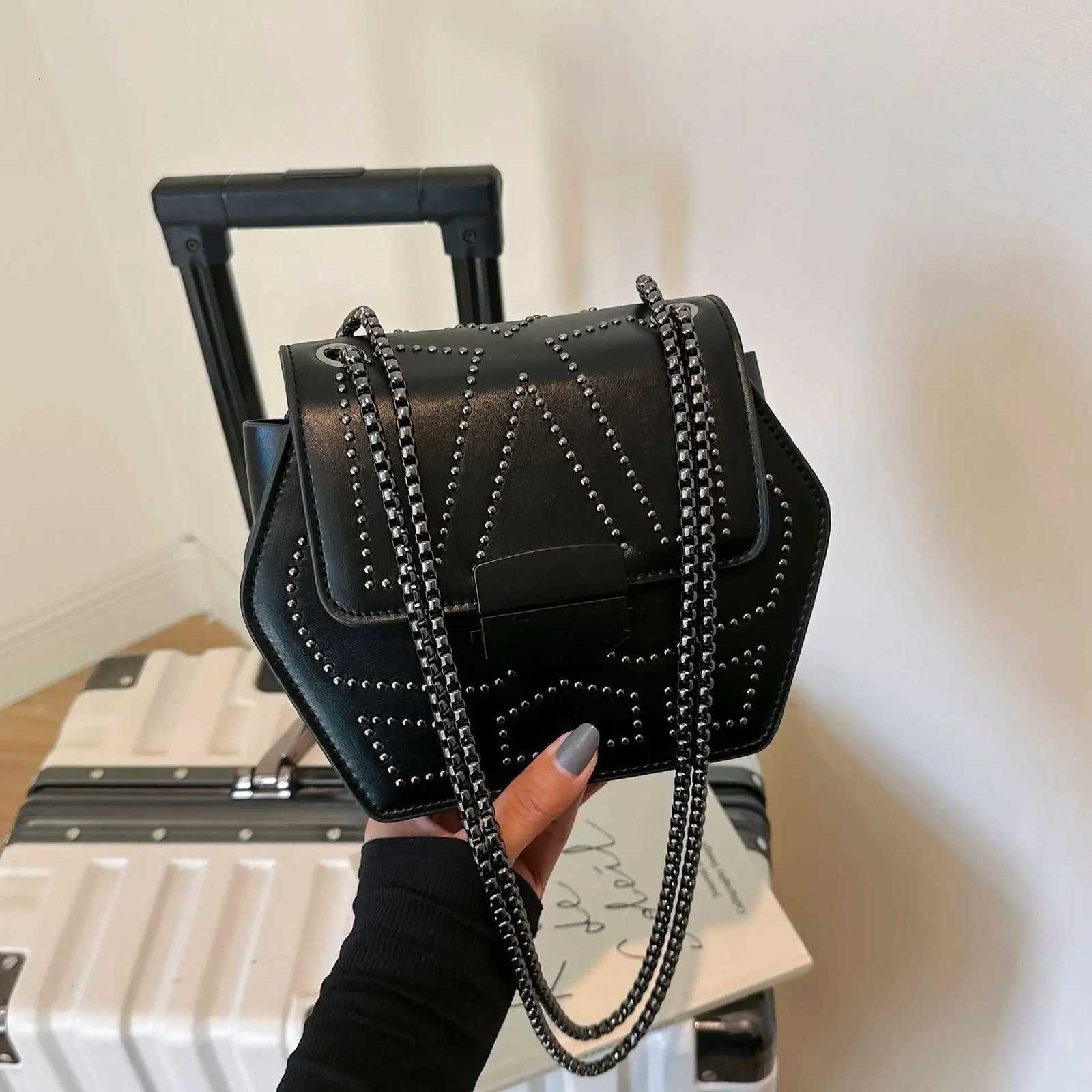 Rivet Chain Bag for Women Stylish Crossbody with Detachable Shoulder Strap Trendy Handbag for Casual Night Out Z251018