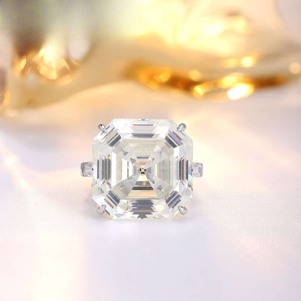 High Quality Asher Cut Three Stone Moissanite Jewelry Pure White Gold Engagement Ring