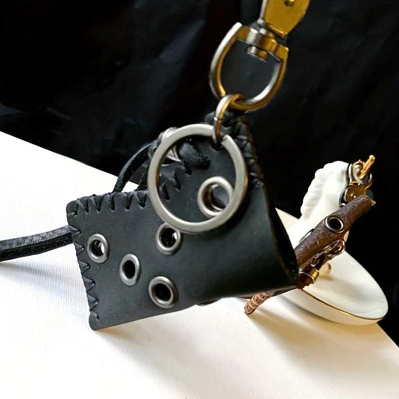 1pc Retro Handmade Soft Cowhide Lighter Leather Case Design Keychain for Men Mens Storage Key Chain W251021