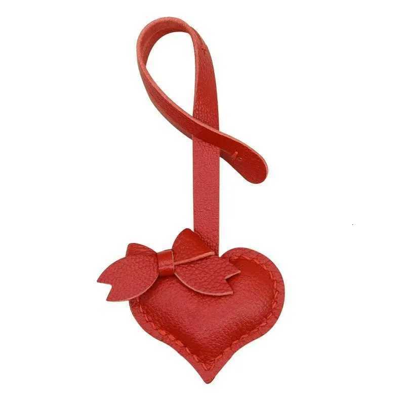 Novelties Rustic PU Leather Love Key Chain Fashion Leading Men and Women Car Bag HEART Key Ring Pendant Jewelry Gift W251021