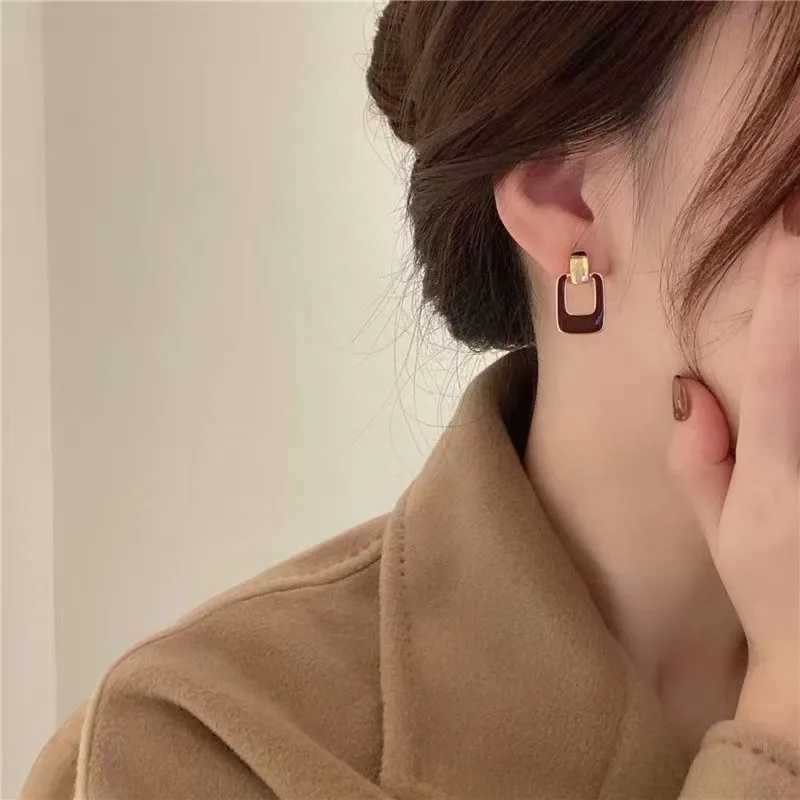 Vintage Hollow Brown Square Drop Earrings for Women Geometry Metal Earrings Trend Classic Womens Wedding Party Jewelry J251021