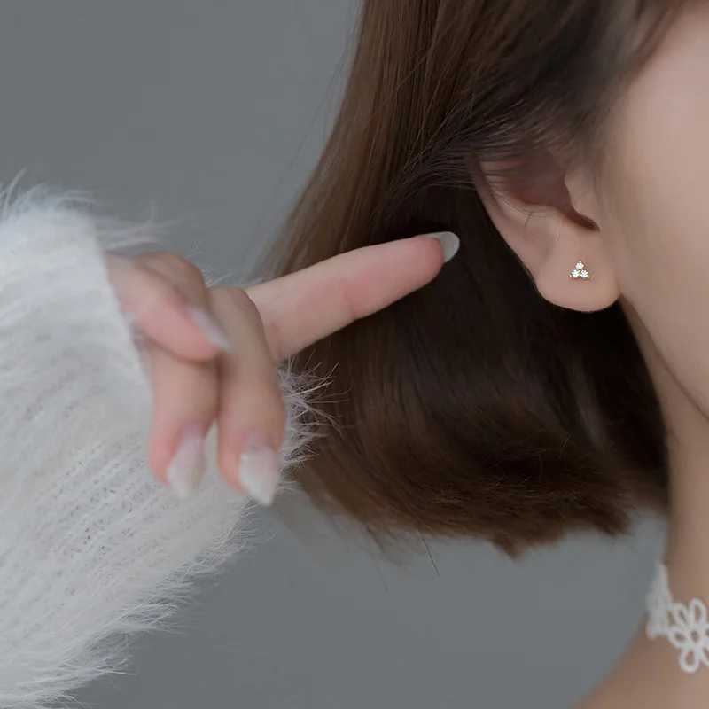 Fashion Mini Inlaid Crystal Stud Earrings for Women Gold Silver Color Sweet Wild Earring Jewelry AccESSories Gifts J251021