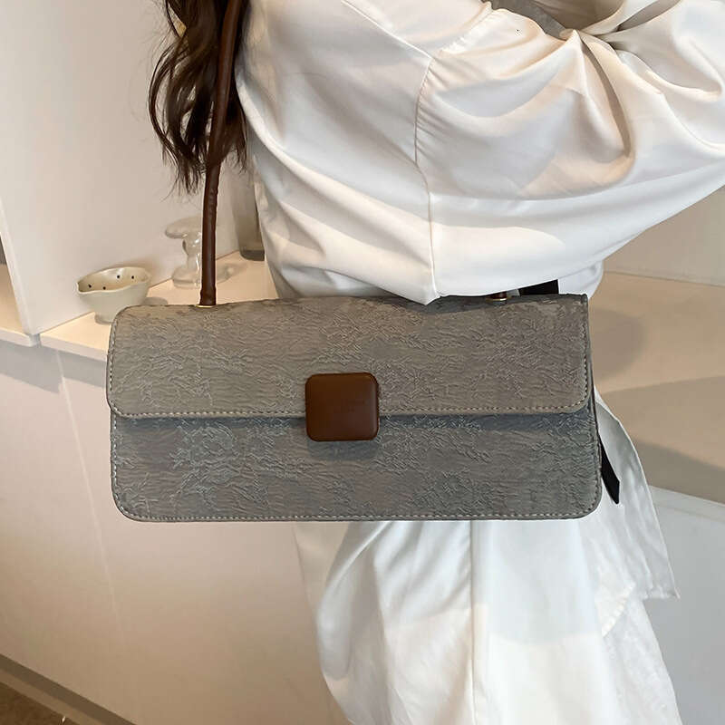 Underarm Baguette French Niche for Women 2025 Summer New Trendy Fashion Textured Handheld Small Square Bag