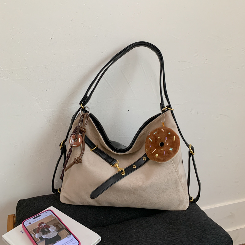 New autumn and winter designer bags new fashion luxury handbags trendy and popular women's shoulder bags large capacity commuting bags