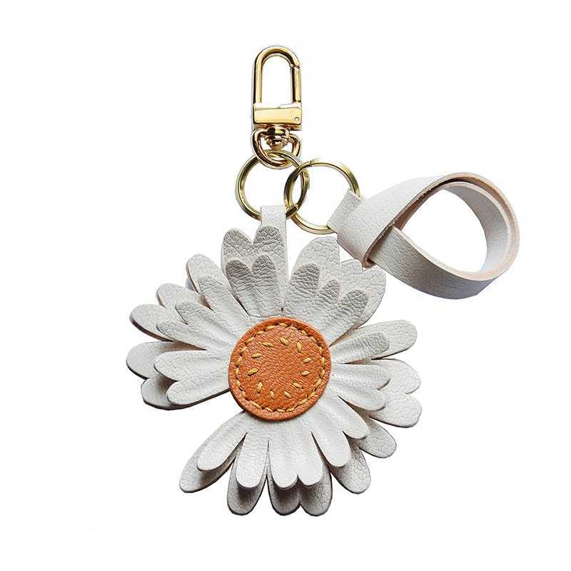 Handmade leather Bag charm small daisy handmade sheepskin car key bag pendant gift Birthday gift W251021