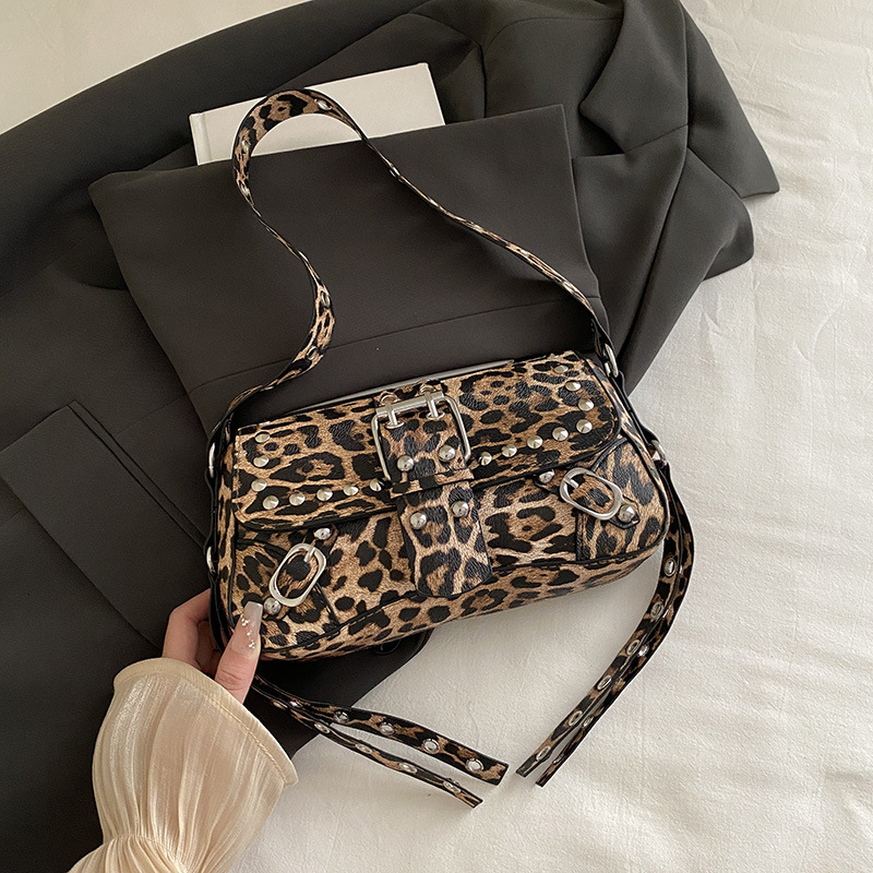 Autumn and Winter New Fashionable Cool Rivet Hot Girl Women's Shoulder Bag Personalized Luxury Handbag Underarm Bag Fashion Trend Designer Bag