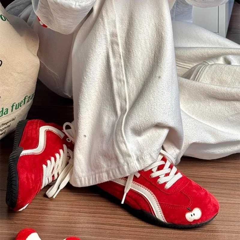 Red Training Shoes Womens Soft Bottom Lightweight and Comfortable Forrest Gump Shoes Sports and Leisure Board Shoes C251021