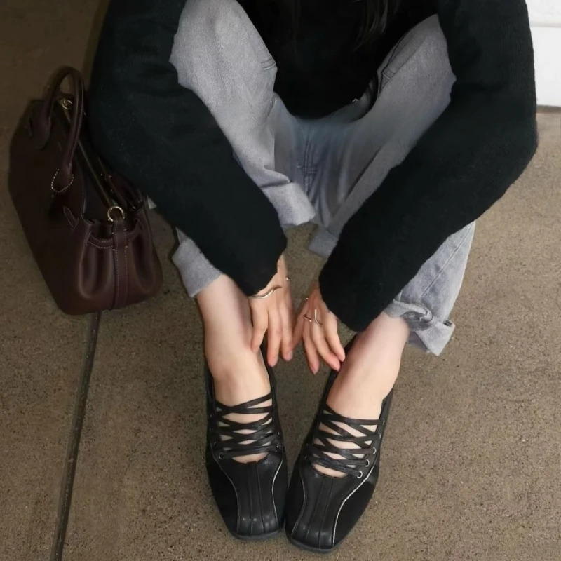 Womens ballet flats Fashion Korean ballet style laceup retro casual shoes Comfortable lightweight ballet sneakers 251021