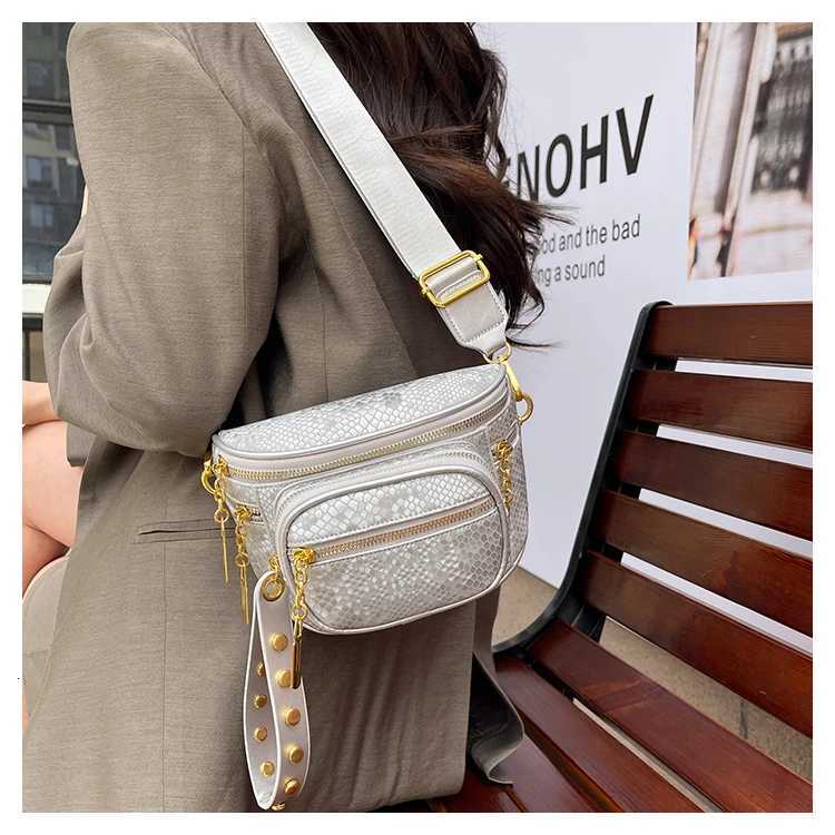 Fashion Women Waist Bag Fanny Pack Large Capacity phone Crossbody bags for female Chest Bags Rivet Ladies Belt Bag Waist Pack Z251021