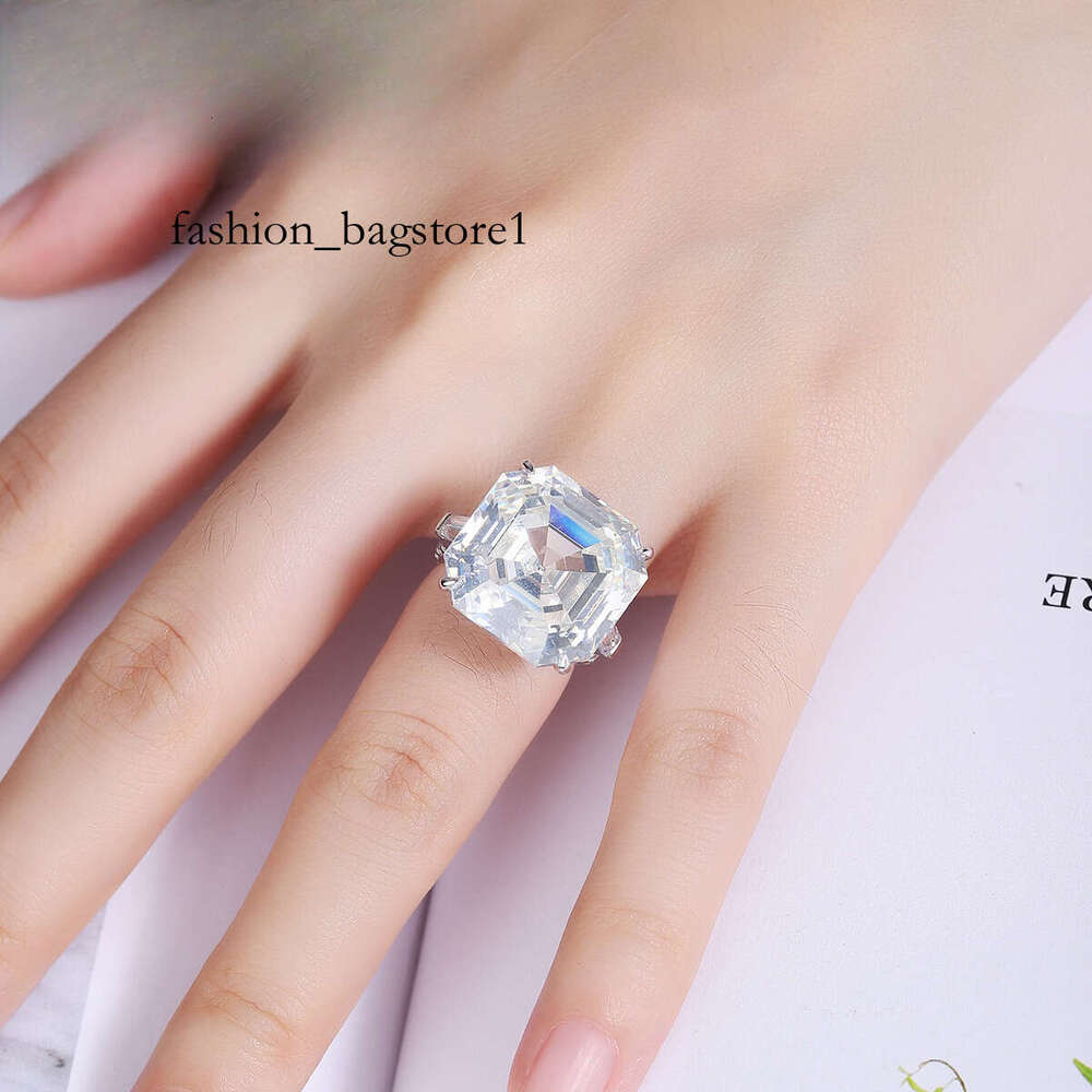 High Quality Asher Cut Three Stone Moissanite Jewelry Pure White Gold Engagement Ring