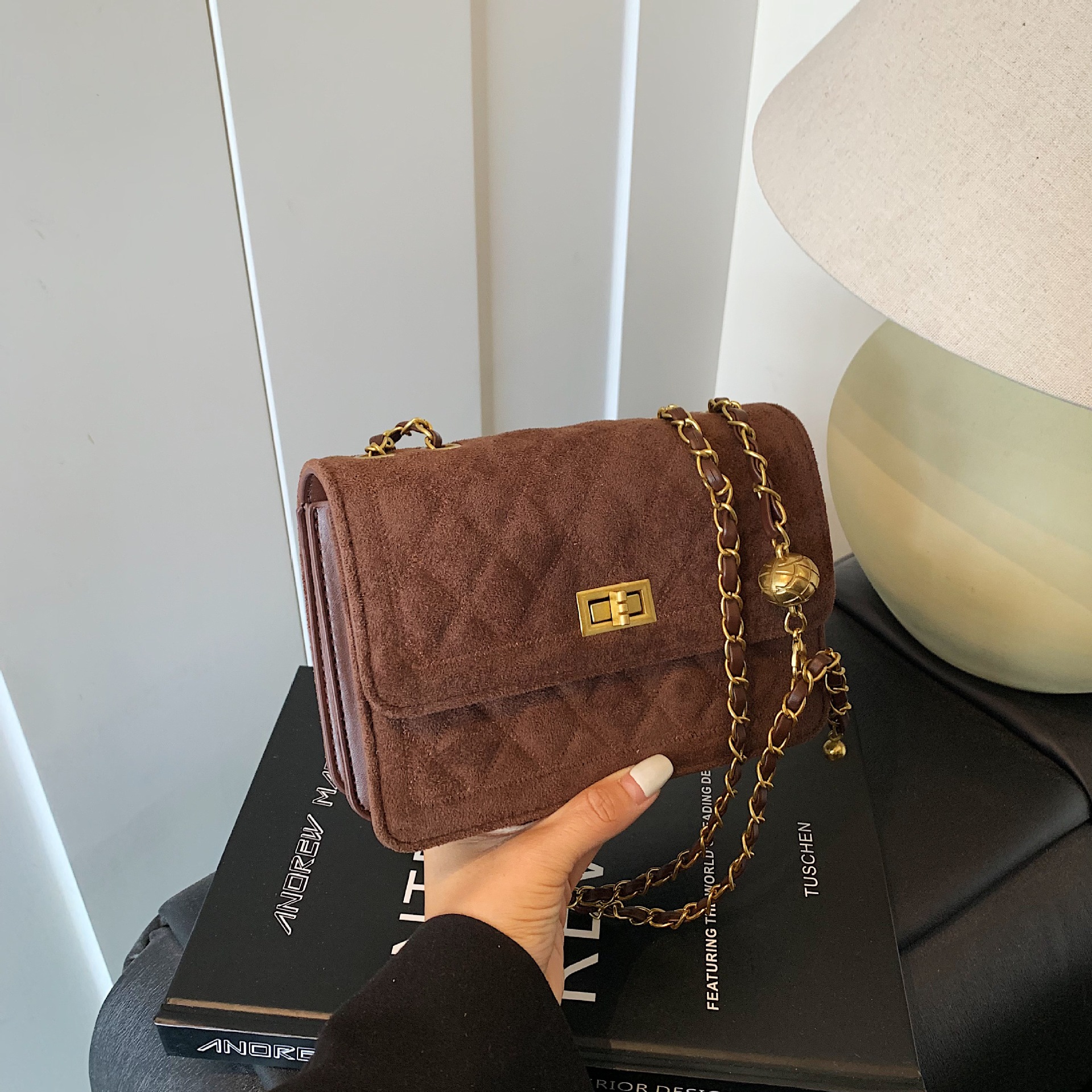 Designer bag 2025 hot fashionable versatile commuter flap bag with diamond lattice vintage underarm shoulder bag for woman black red coffee khaki