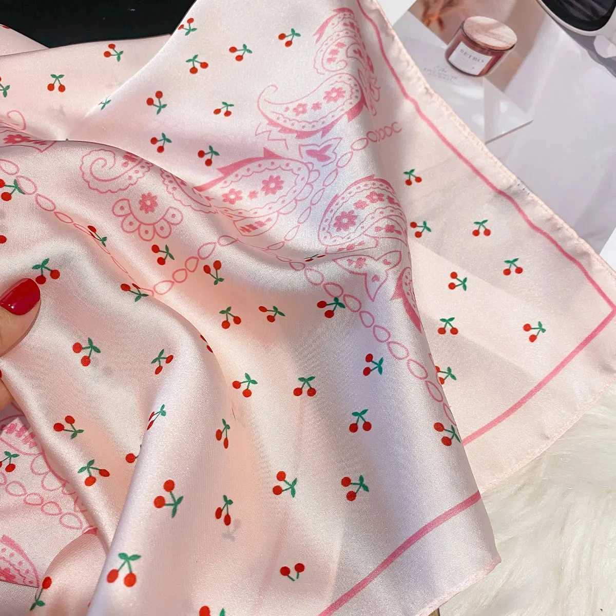 2025 New Fashion 70X70cm Wens Scarf Silk Paisy Print Scarf Square Shawl Decorative band Neck Luxury Design BandanaW251021