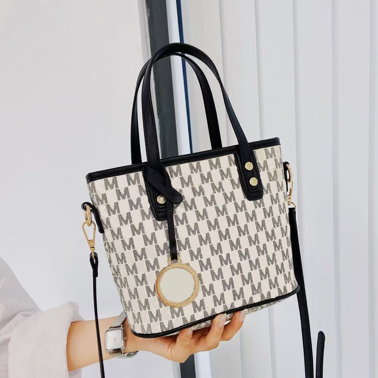 Luxury Bag Designer Shoulder Bag 2025 New Fashion Womens Tote Bag Single Handheld Crossbody Bag Textured Emed Large Capacity Shopping Bag Eec