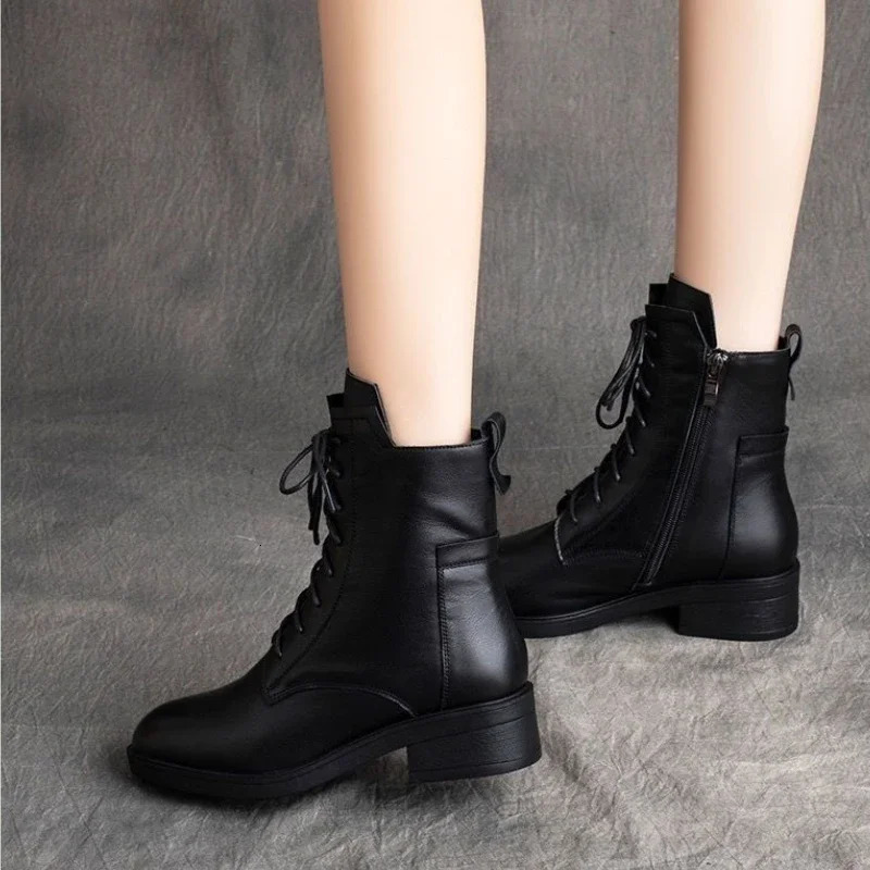 European and American Retro Short Boots Womens Versatile Soft Leather Mid Heel Plush Womens Boots Zapatillas De Mujer 251021
