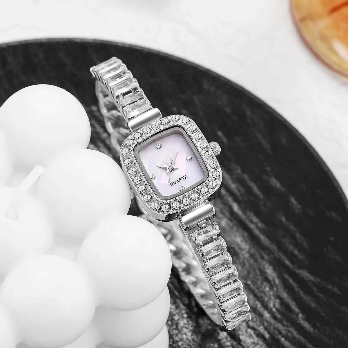 New Arrival Diamondencrusted Fashionable Small Dial Fine Str Dot Scale Womens Quartz for Christmas and Halloween GXJ251021