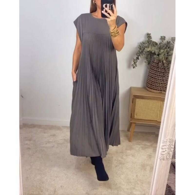 2025 Autumn New Women's Elegant Fashion Round Neck Sleeveless Pleated Long Dress